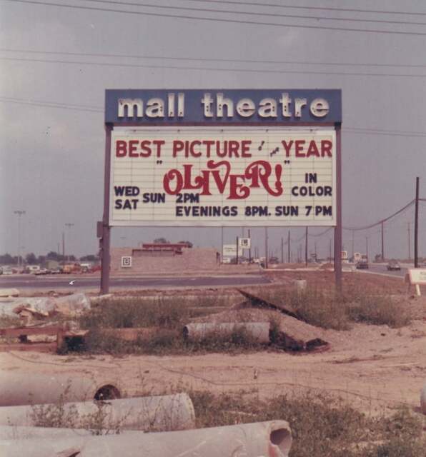 Lansing Mall Theatre - OLD PHOTO FROM CINEMA TREASURES (newer photo)